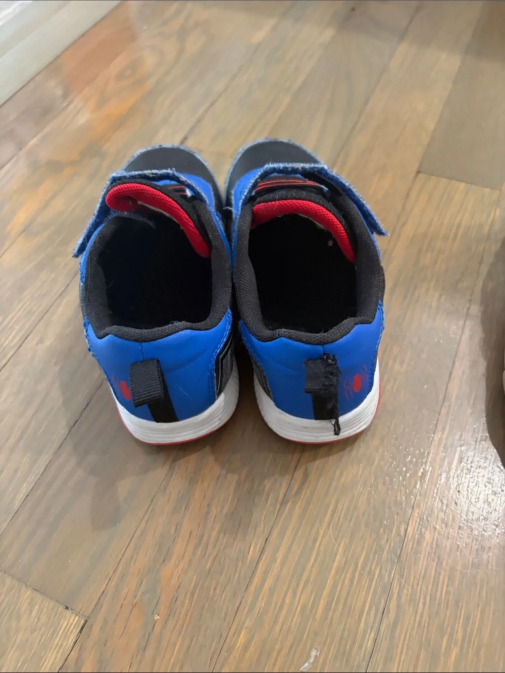 Boys 11 Marvel Spider-Man light up & avengers Sneakers guc